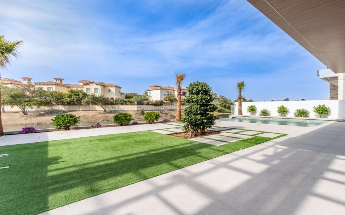 5 Bedroom Villa for Sale in Jumeirah Park, Dubai