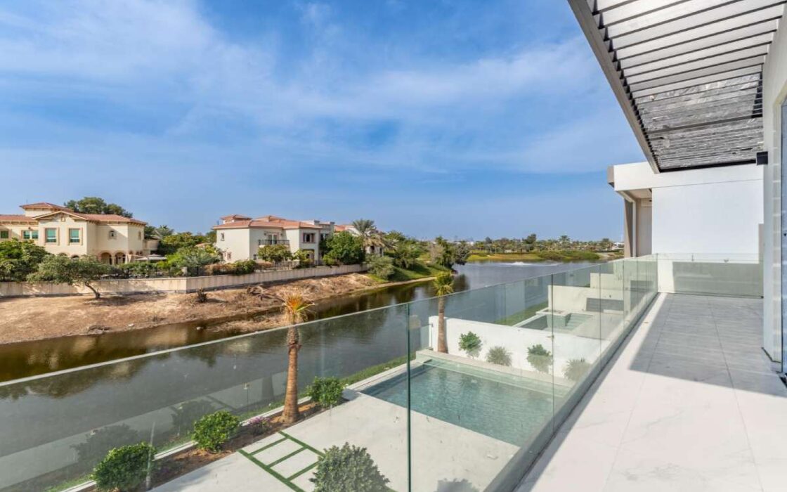 5 Bedroom Villa for Sale in Jumeirah Park, Dubai